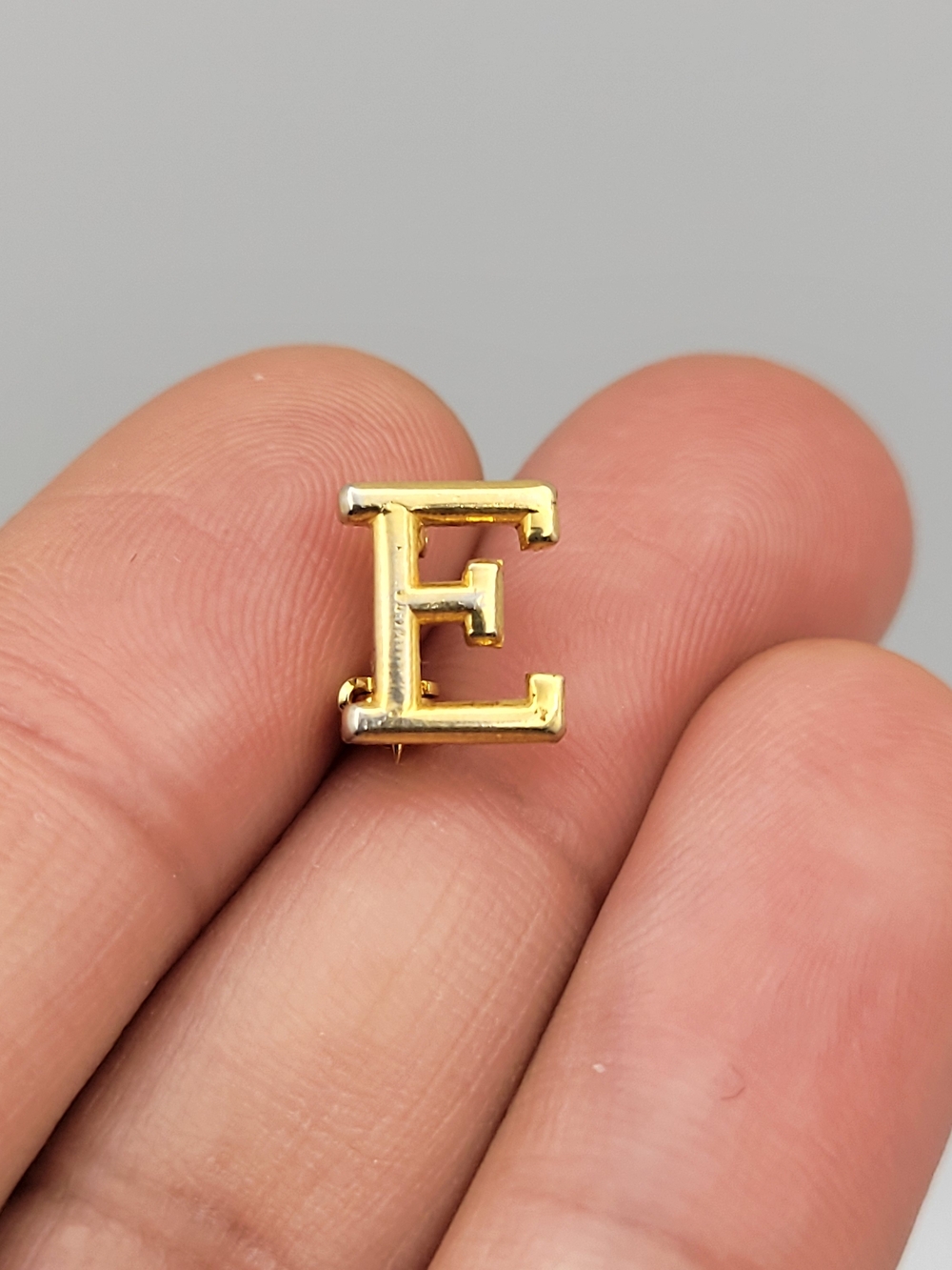 Gold-Tone Letter 'E' Pin - Gold Initial Accessory